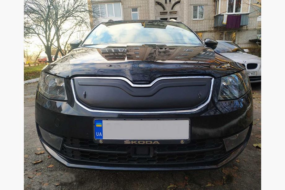 Skoda Octavia III A7 2013–2019 Winterafdekking voor grille (2013-2017) Hoogglans Image