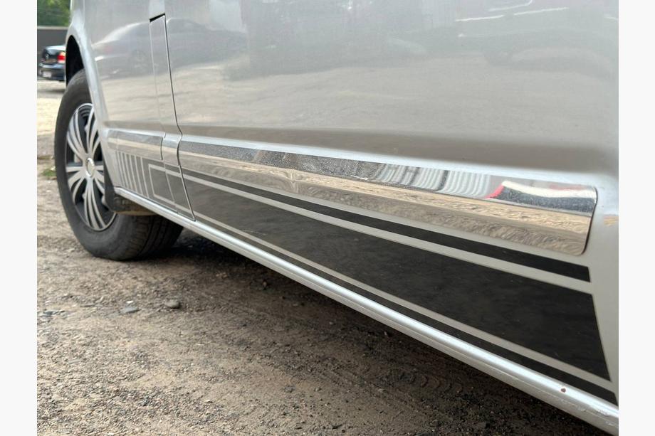 Volkswagen T5 Multivan 2003–2010 Deurstrips (RVS, chroom) 2-deurs, korte wielbasis, OmsaLine – Italiaans roestvrij staal Foto 10