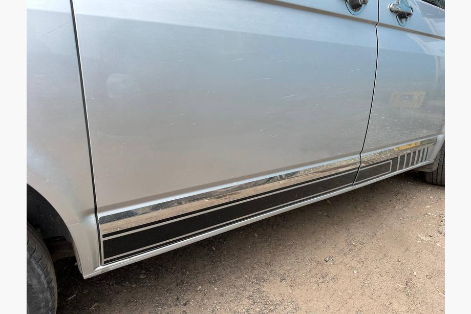 Volkswagen T5 Multivan 2003–2010 Deurstrips (RVS, chroom) 2-deurs, korte wielbasis, OmsaLine – Italiaans roestvrij staal Foto 17