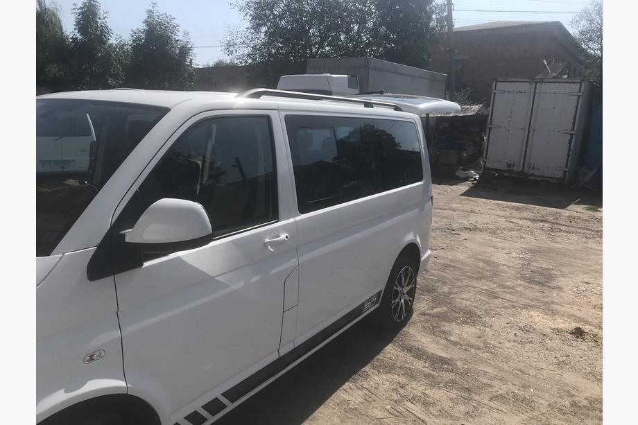 Volkswagen T5 Multivan 2003–2010 Zwarte dakrails Korte wielbasis, metalen voeten Foto 9