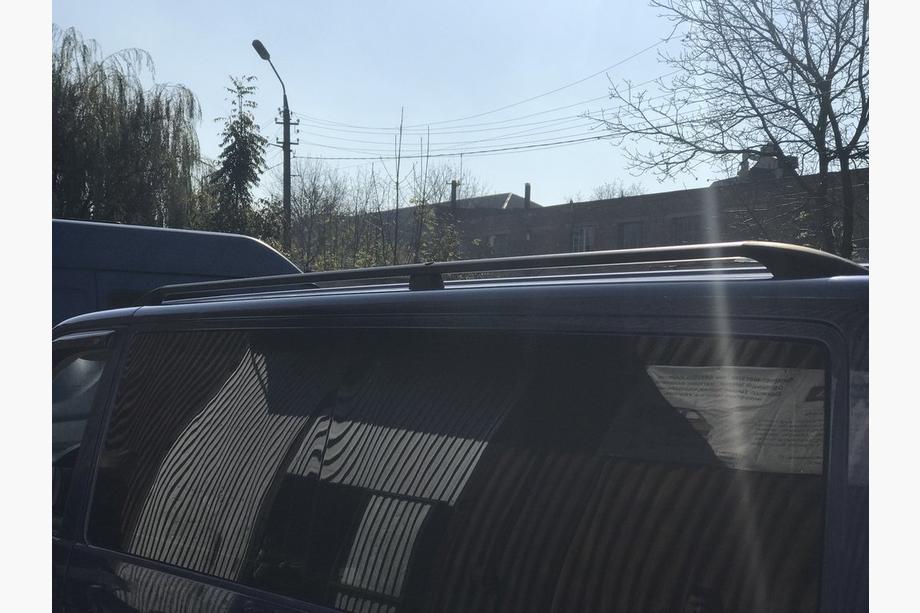 Volkswagen T5 Multivan 2003–2010 Zwarte dakrails Korte wielbasis, metalen voeten Foto 7
