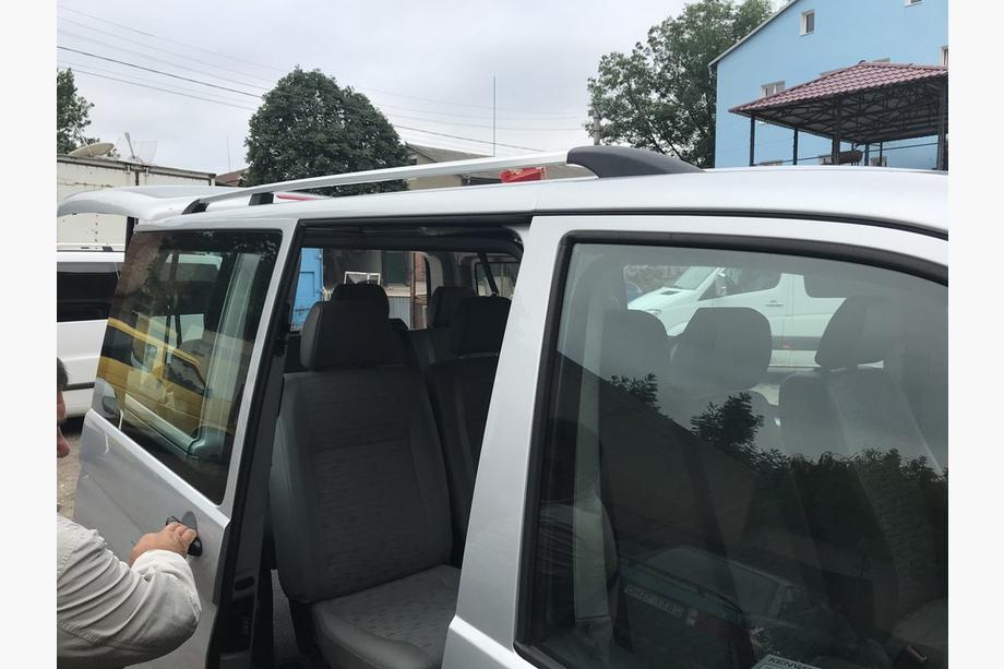 Volkswagen T5 Caravelle 2004–2010 Chromen dakrails Korte wielbasis, metalen voeten Foto 2