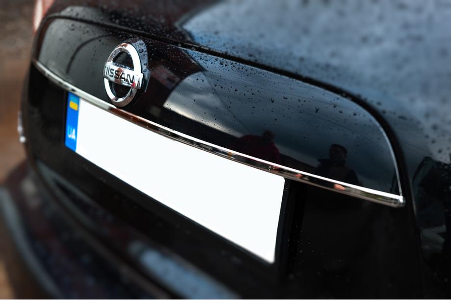 Nissan Juke 2010–2019 Chromen strip boven kenteken (RVS) Carmos - Turks staal Foto 3