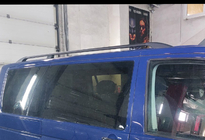 Volkswagen T6 2015–2024 Zwarte dakrails foto 18