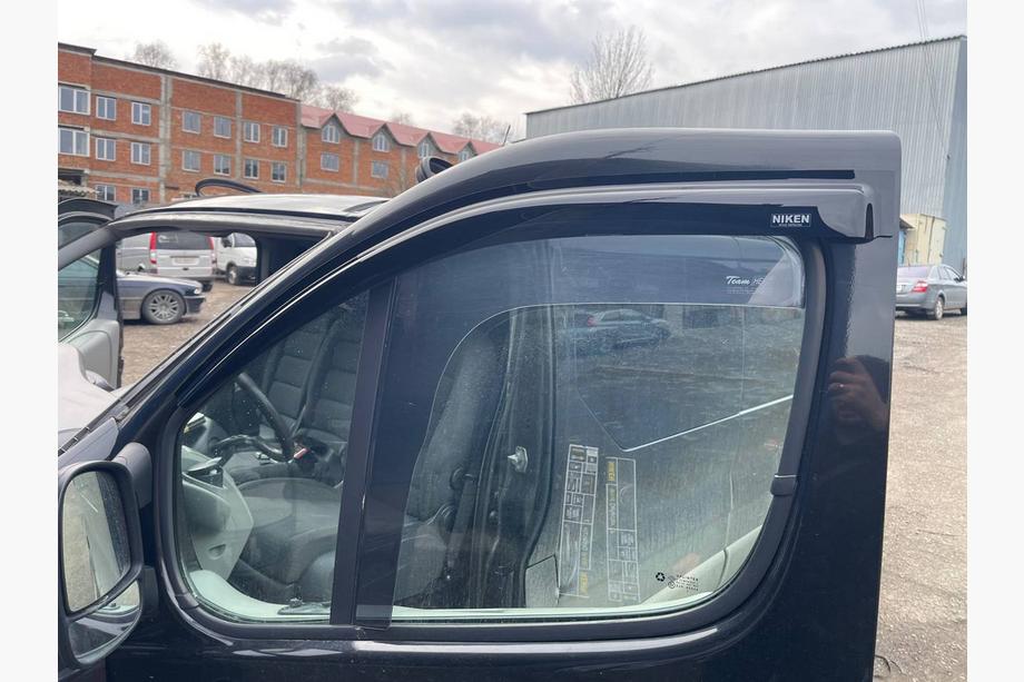 Opel Vivaro 2001–2015 Raamwindschermen (2 stuks, Niken) Image