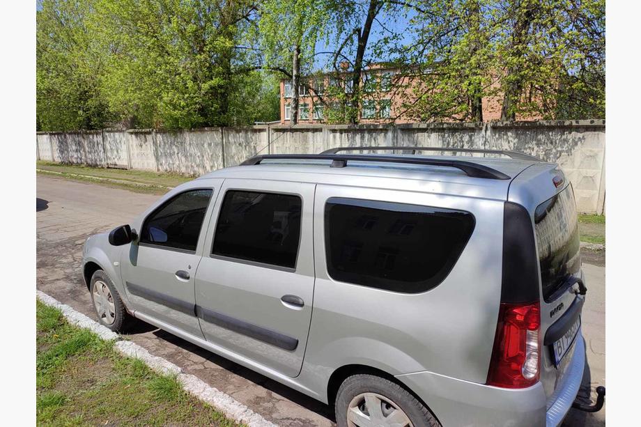 Dacia Logan MCV 2004–2014 Zwarte dakrails Metalen montagevoeten Image