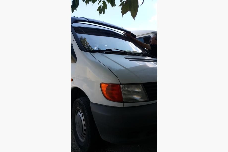 Mercedes Vito W638 1996–2003 Voorruitvizier (zwart hoogglans, 5 mm) Foto 10