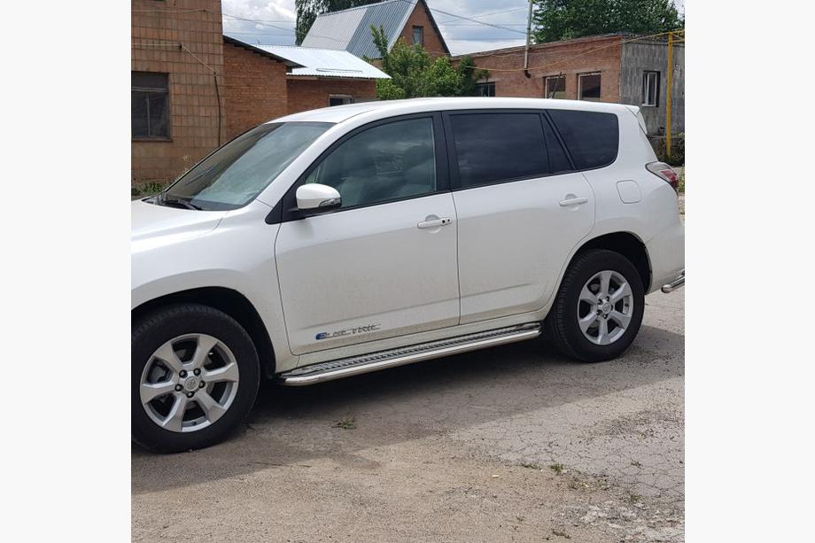 Toyota Rav 4 2006–2013 Premium side steps (2 st., RVS) 60 mm Image