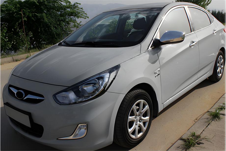 Hyundai Accent 2011–2017 Chromen spiegelkappen zonder uitsparing voor richtingaanwijzer (2 stuks) Image