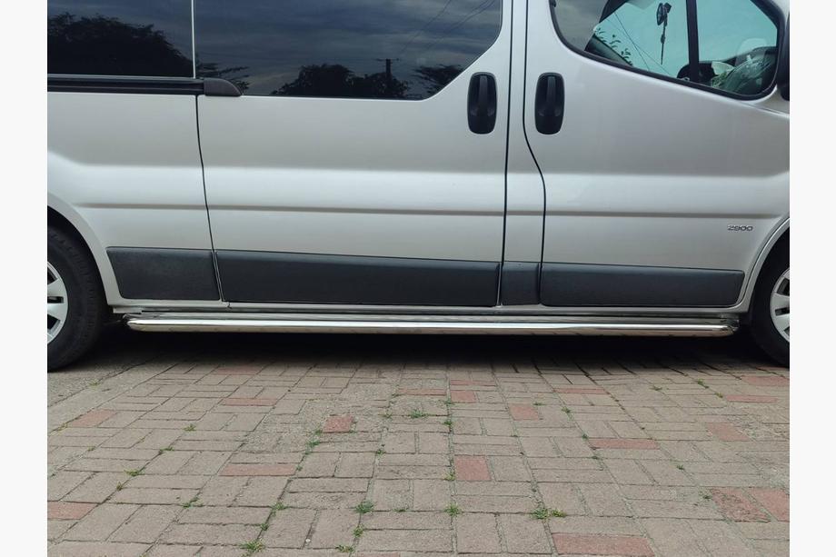 Nissan Primastar 2002–2014 Premium side steps (2 st., RVS) 60 mm, lange wielbasis Foto 10