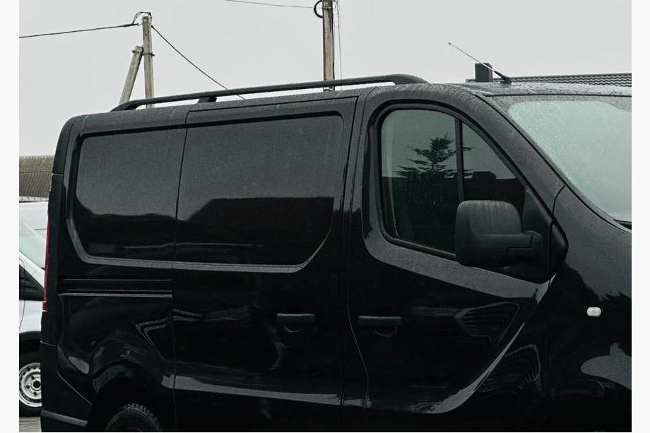 Opel Vivaro 2015–2019 Zwarte dakrails Image