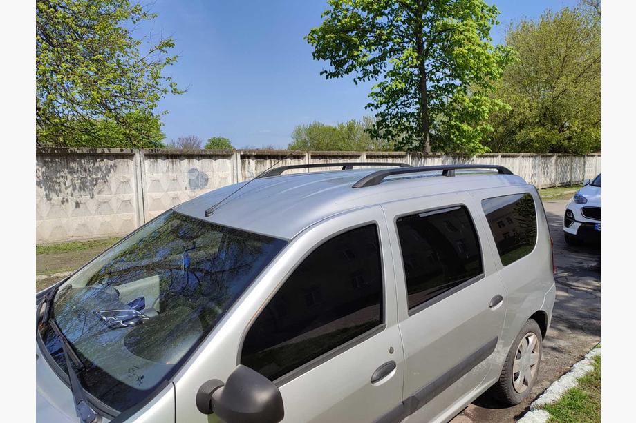 Renault Logan MCV 2005–2013 Zwarte dakrails Gietijzeren voeten Image