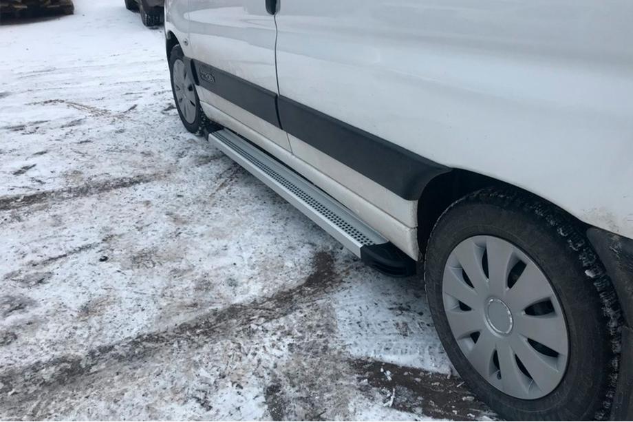 Peugeot Partner 1996–2008 Zijtreden Maya V2 (set van 2, aluminium) Image
