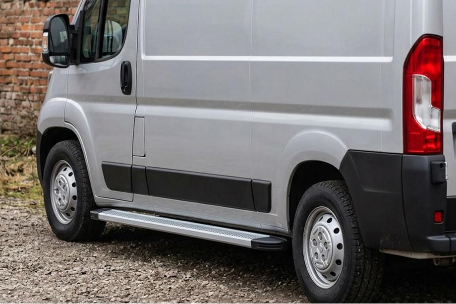 Peugeot Boxer 2006–2025 Zijtreden Maya V2 (set van 2, aluminium) Image