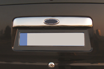 Ford Connect 2002–2006 Chromensierstrip boven kenteken (OEM-montage, met uitsparing voor logo, RVS) foto 1