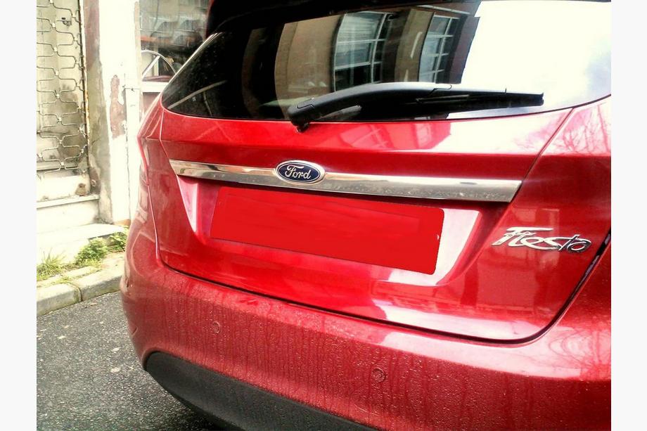 Ford Fiesta 2008–2017 Chromen strip boven kenteken (RVS) OmsaLine - Italiaans roestvrij staal Image