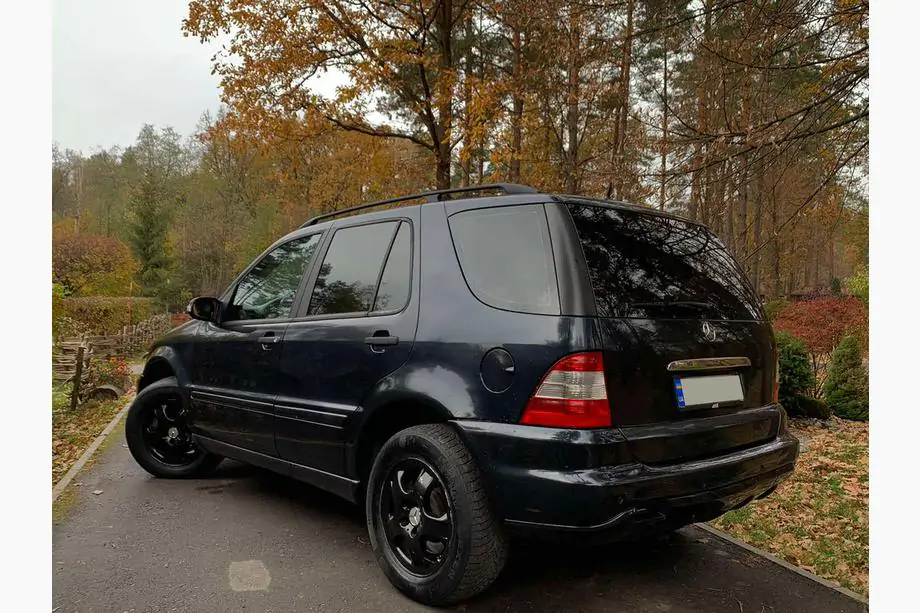 Mercedes ML W163 1997–2005 RVS sierstrip boven het kenteken Foto 3