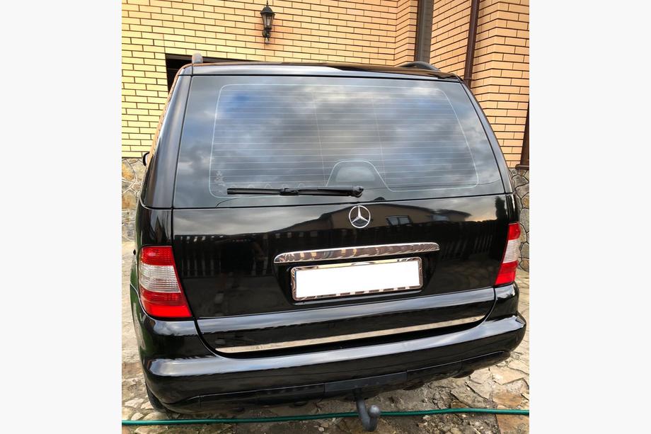 Mercedes ML W163 1997–2005 RVS sierstrip boven het kenteken Carmos - Turks staal Image