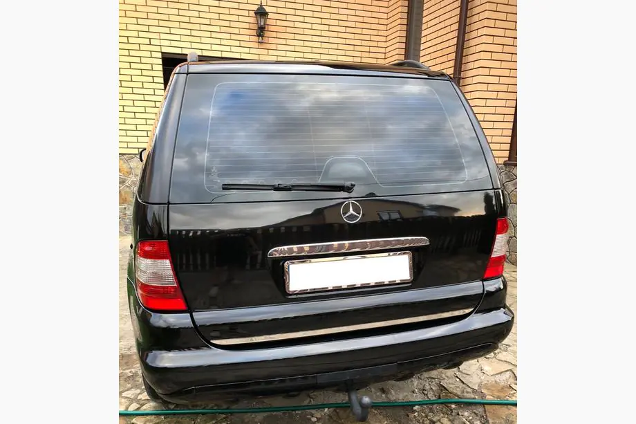 Mercedes ML W163 1997–2005 RVS sierstrip boven het kenteken Foto 1