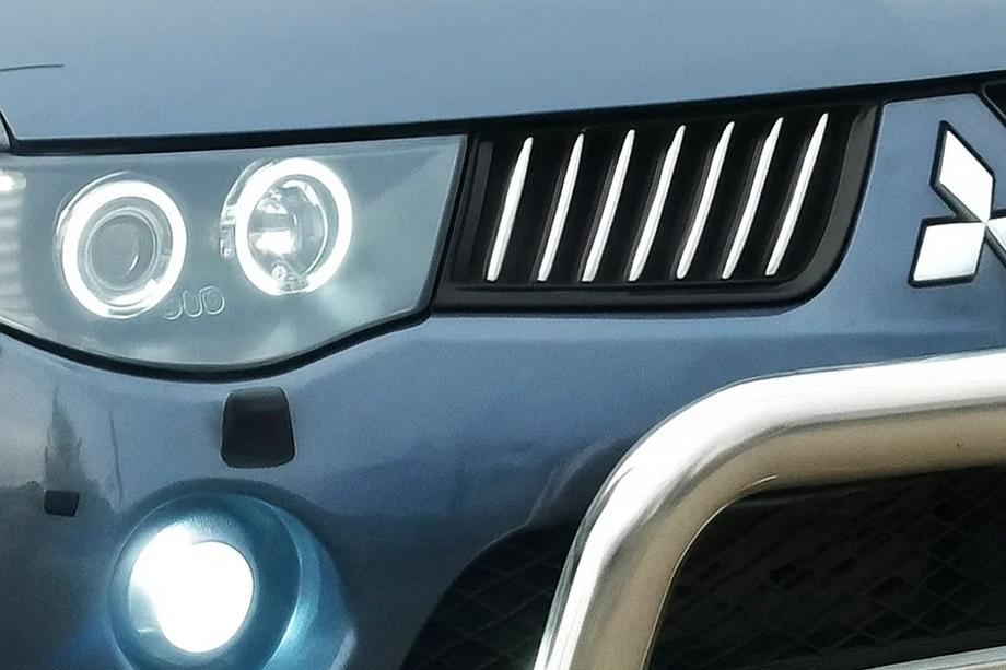 Mitsubishi L200 2006–2015 Sierlijsten voor radiateurgrille (14-delig, RVS) Image