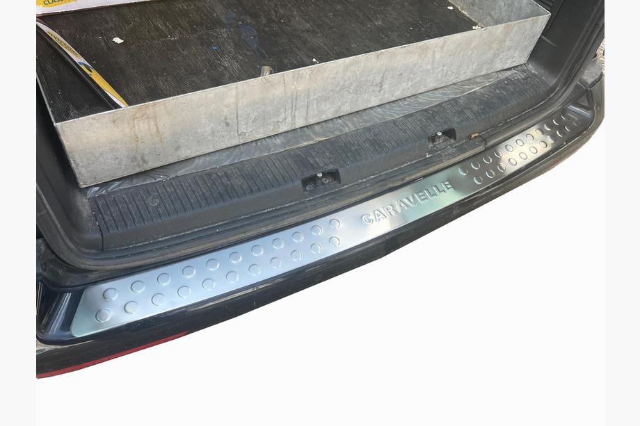 Volkswagen T5 Caravelle 2004–2010 Rechte achterbumper beschermlijst (Omsa, RVS) Image