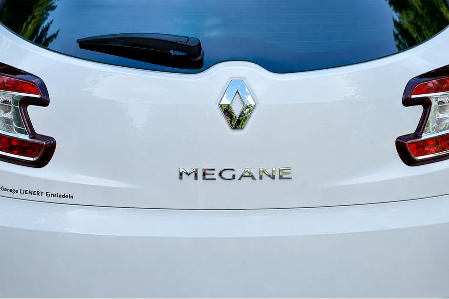 Renault Megane III 2009–2016 Opschrift Megane 908897337R (270 mm x 25 mm) Image