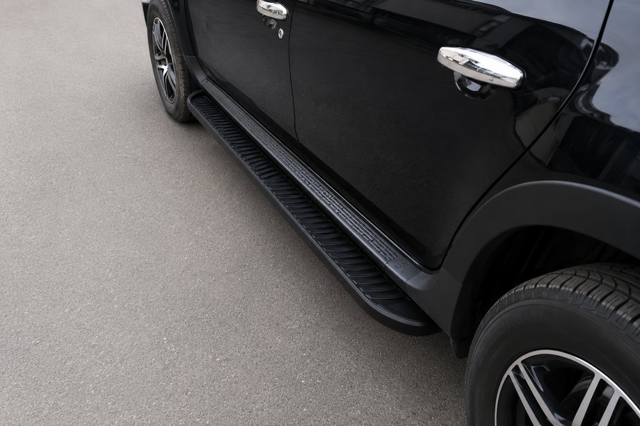 Dacia Duster 2008–2018 Tayga V1 Black side steps (2 stuks, aluminium) Image