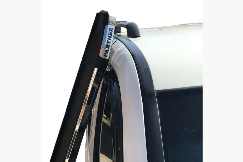 Peugeot Partner Tepee 2008–2018 Omsa Black zijsteps (2 st., aluminium) Image