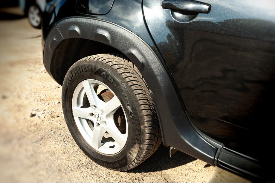 Dacia Duster 2008–2018 Wielkastverbreders met noppen (8 stuks, kunststof) Image