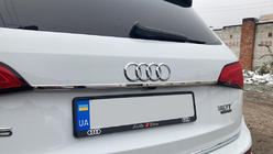 Audi Q5 2008–2017 Chromen sierlijst boven de kentekenplaat (RVS) foto 1