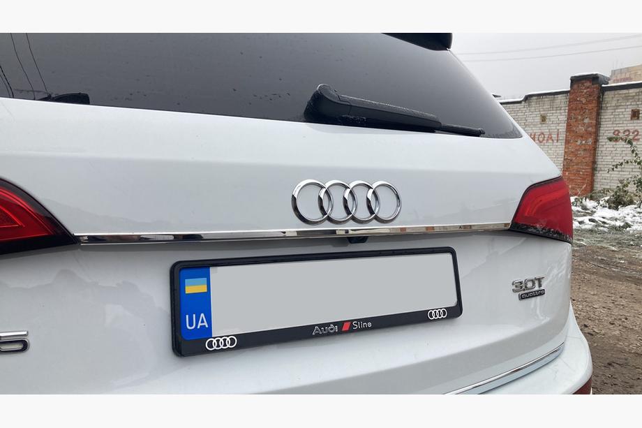 Audi Q5 2008–2017 Chromen sierlijst boven de kentekenplaat (RVS) Image