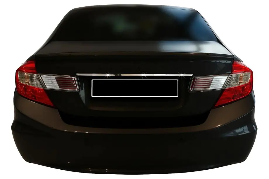 Honda Civic Sedan IX 2011–2016 RVS sierstrip boven het kenteken Image