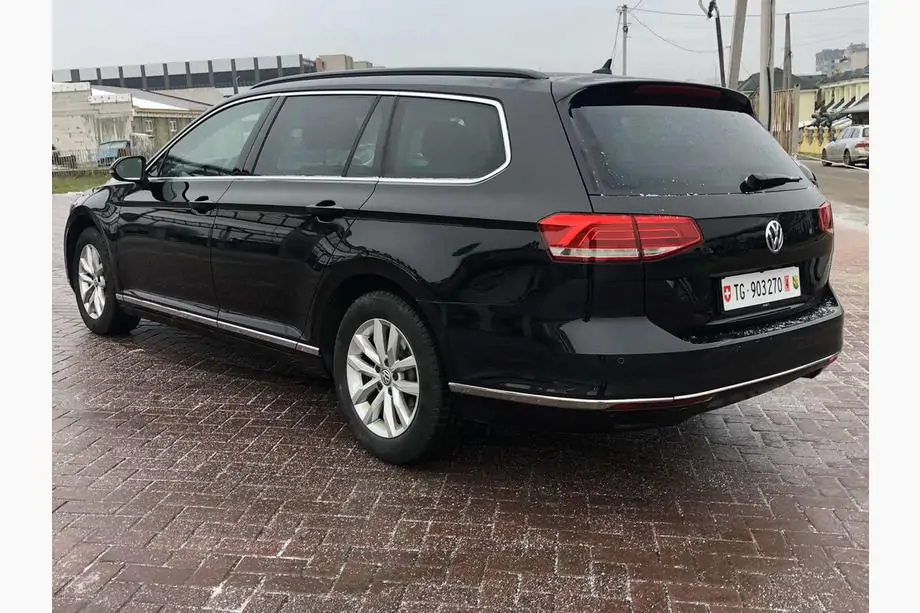 Volkswagen Passat B8 2015–2023 RVS sierlijst voor achterbumperrand SD/SW (3-delig) Foto 2