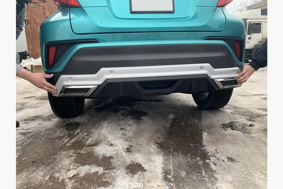 Toyota C-HR 2016–2023 Voor- en achterbumperlip V1 (2 stuks, kunststof) Foto 4