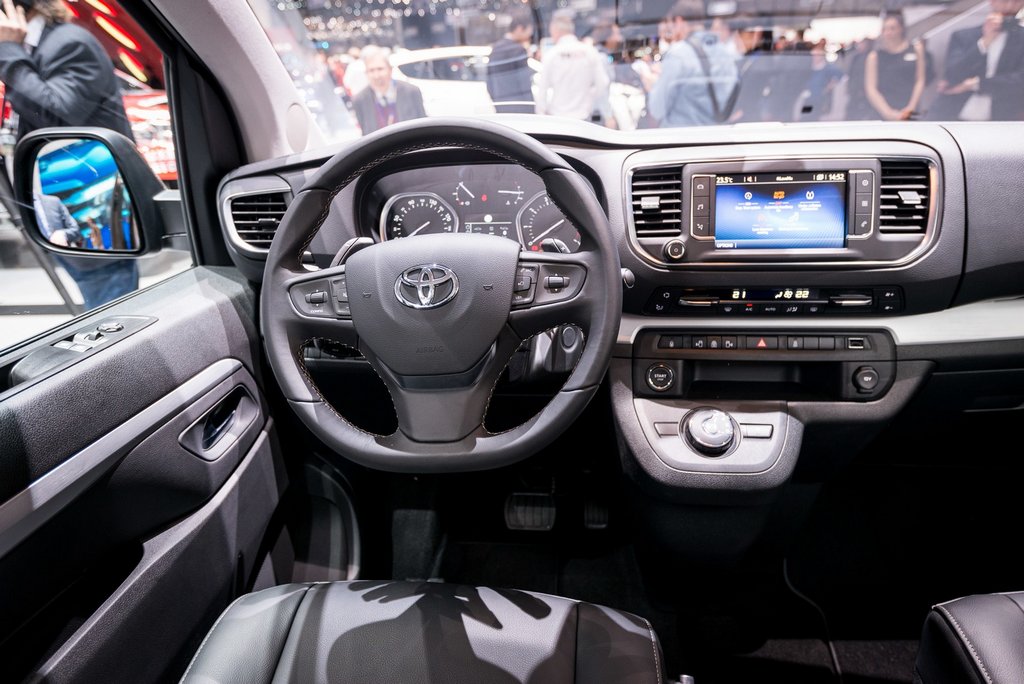 Review Toyota Verso Proace