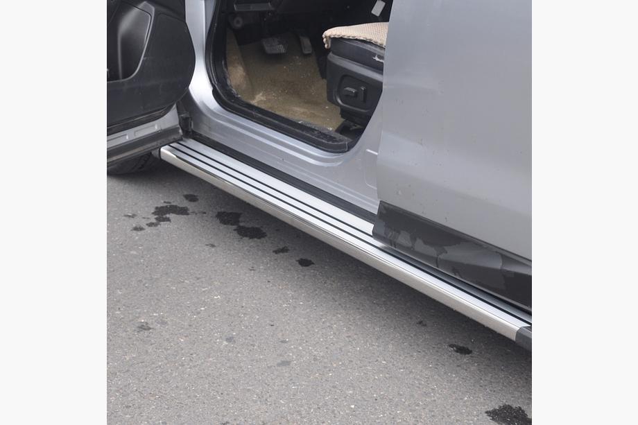 Subaru Forester 2013–2018 Originele side steps (2 stuks, aluminium) Image