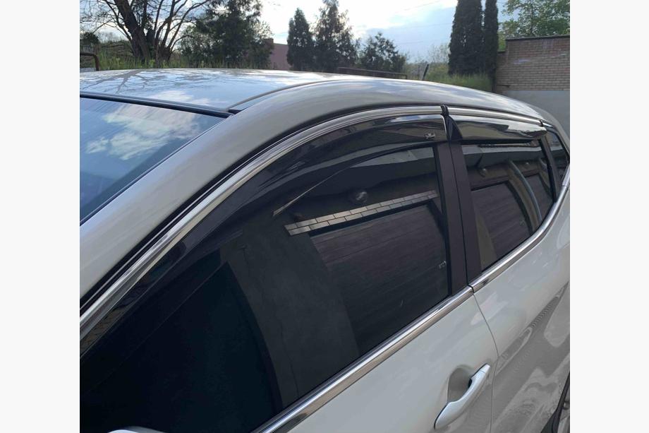Nissan Qashqai 2014–2021 Raamdeflectoren met chroomstrip (Niken, set van 4) Image
