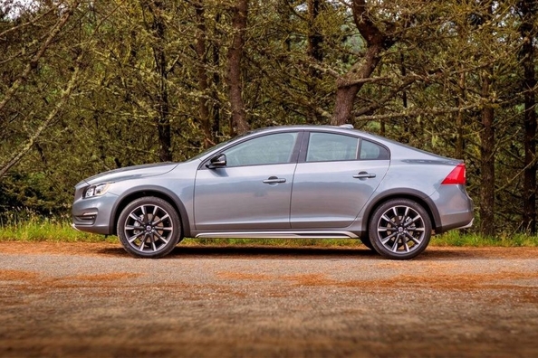 Volvo S60 Cross Country: Zweedse sedan met verhoogde terreinvaardigheid Foto 4