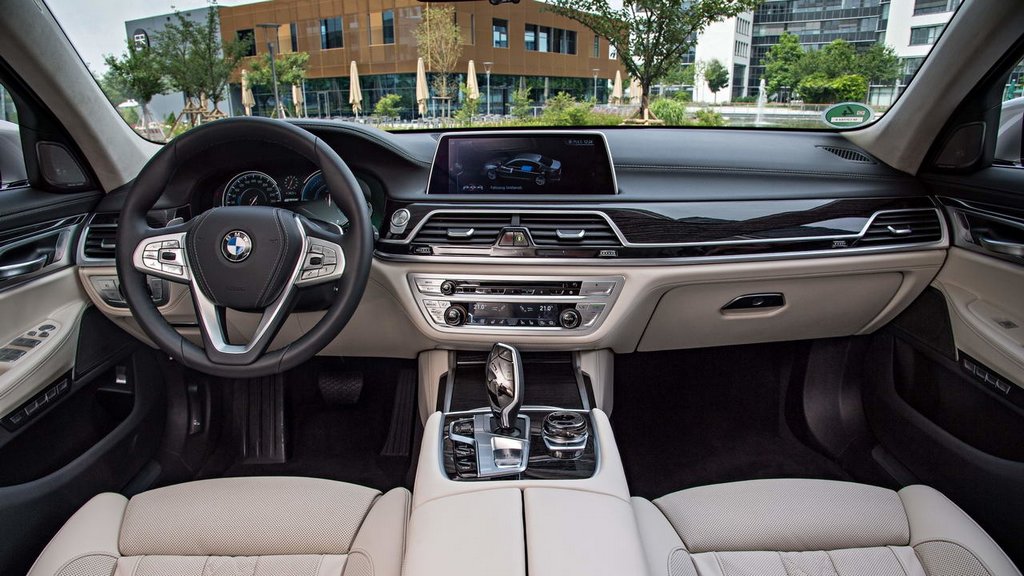 BMW vult de 7 Serie aan met hybride modellen