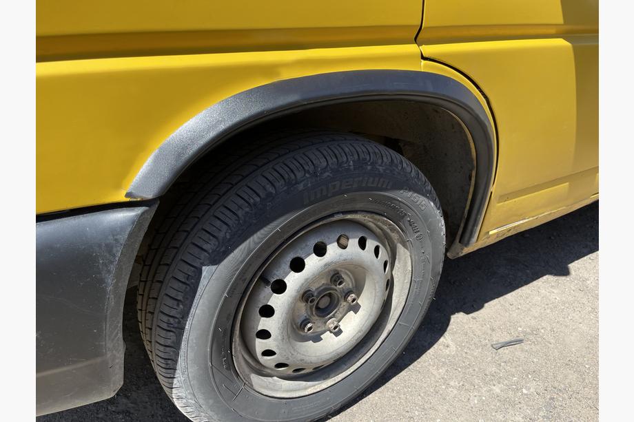 Volkswagen T4 Caravelle/Multivan 1990–2003 Wielkastverbreders (set van 4, kunststof) Image