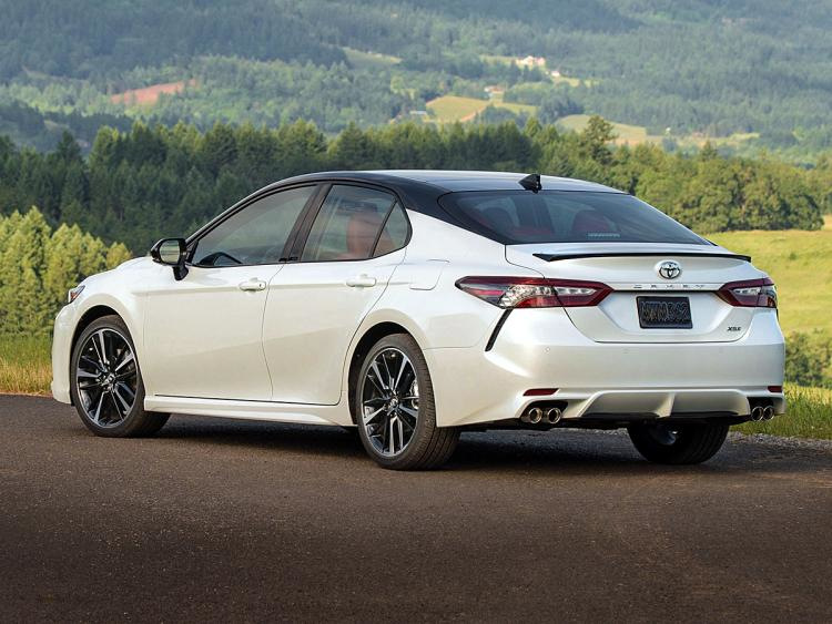 Toyota Camry 2018: review van het modeljaar