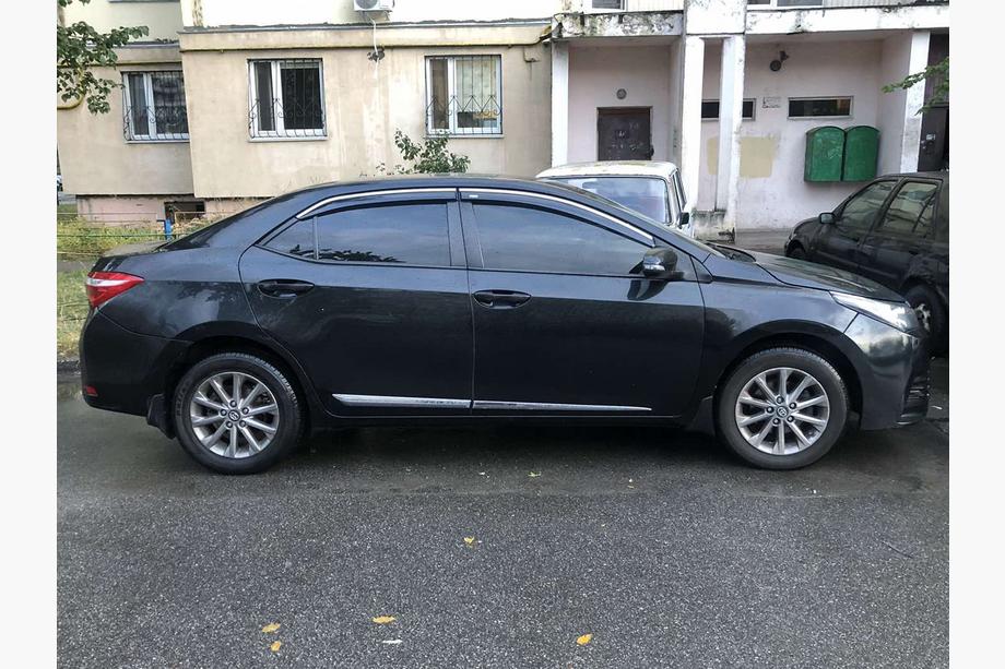 Toyota Corolla 2013–2019 Raamwindschermen met chromen sierlijst (set van 4, Niken) Image