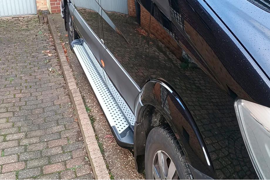 Mercedes Sprinter W906 2006–2018 Zijsteps Allmond Grey (2 stuks, aluminium) Middellange wielbasis Foto 4