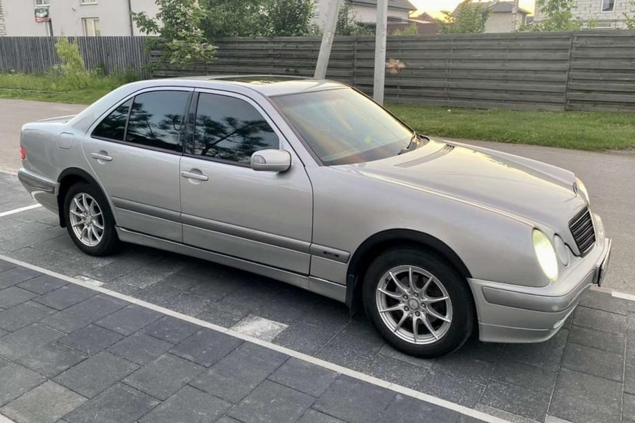 Mercedes E-class W210 1995–2002 Wielkastverbreders (set van 4, zwart) Image