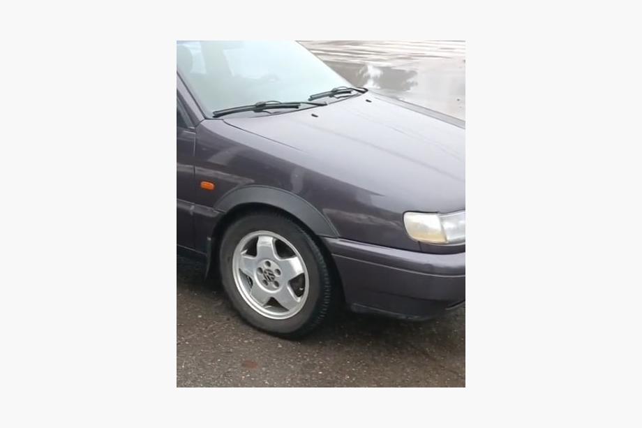Volkswagen Passat B4 1993–1996 Wielkastverbreders (set van 4, zwart) Foto 1