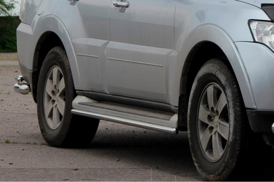 Mitsubishi Pajero Wagon III 1999–2006 Sidebars voor originele bevestigingspunten (2 st., RVS) Foto 4