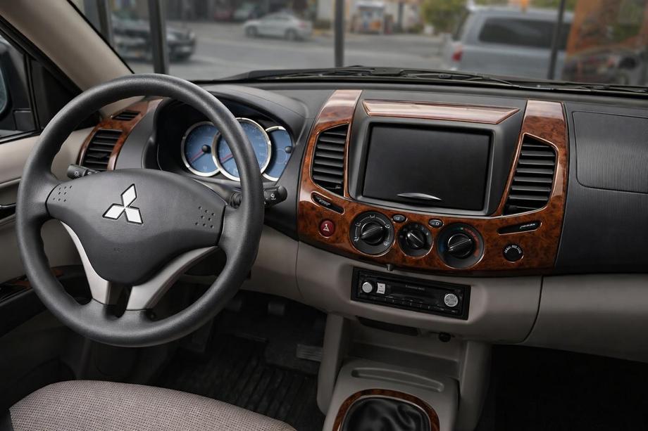 Mitsubishi L200 2006–2015 Dashboard sierlijstenset (13-delig) Image