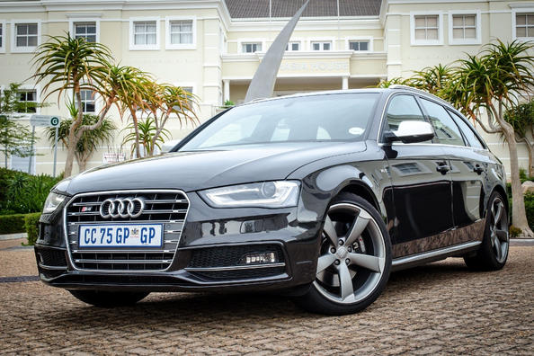 Review van de ‘opgeladen’ sedan Audi S4 Foto 1