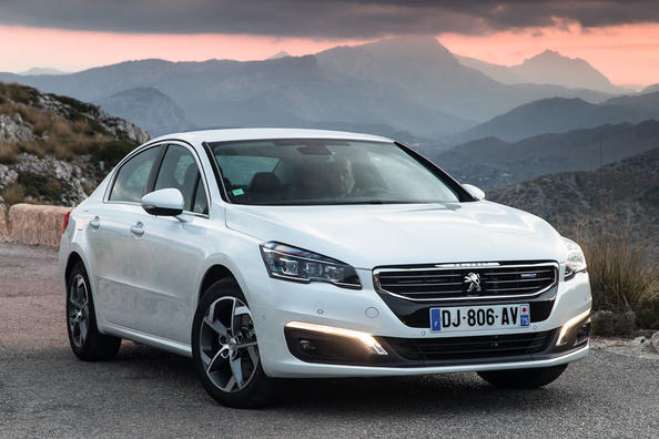 De vlaggenschip-sedan Peugeot 508