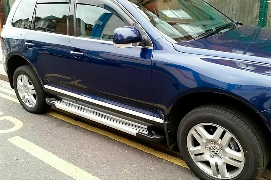 Volkswagen Touareg 2002–2010 Side steps Allmond Grey (set van 2, aluminium) Image